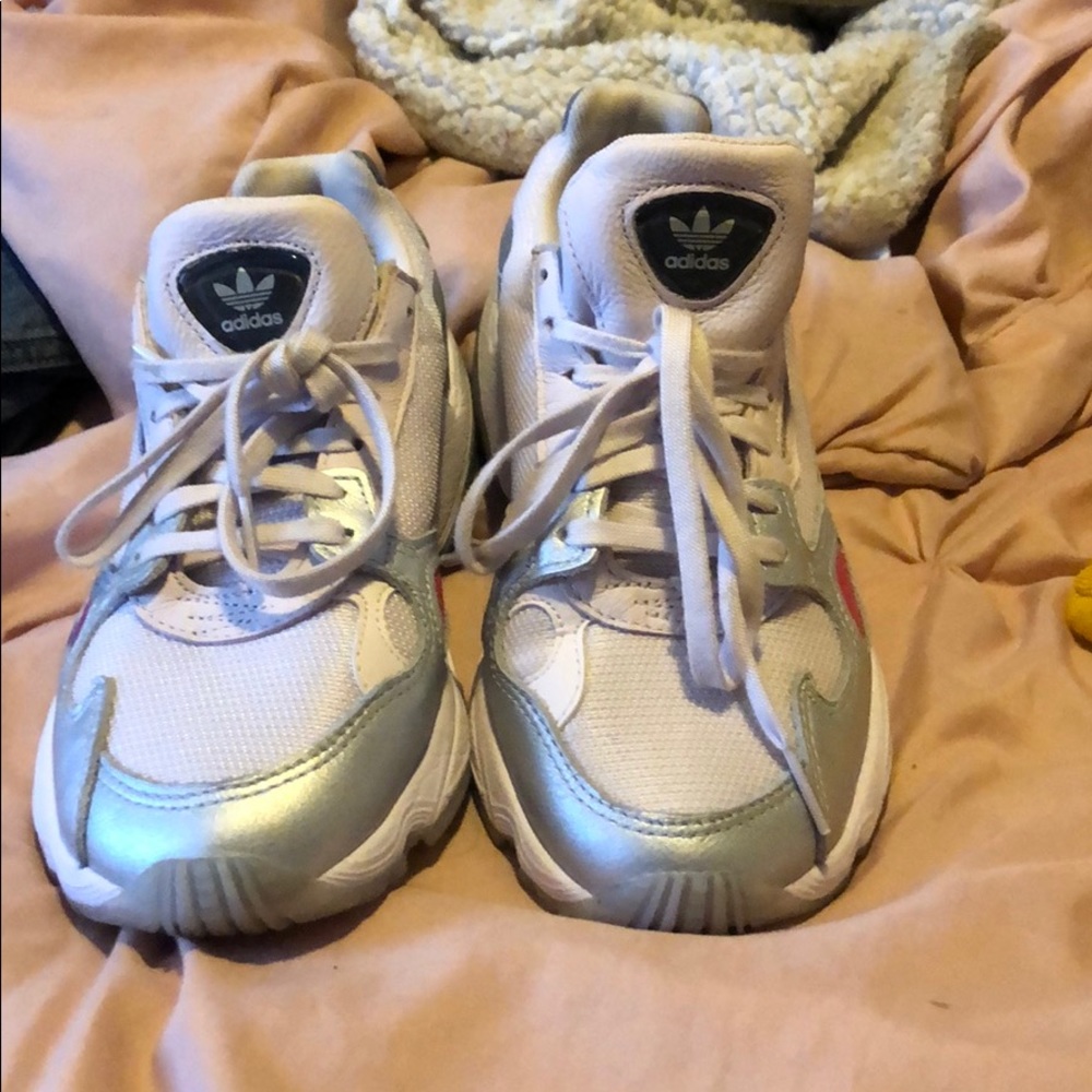 Adidas super cute sneakers